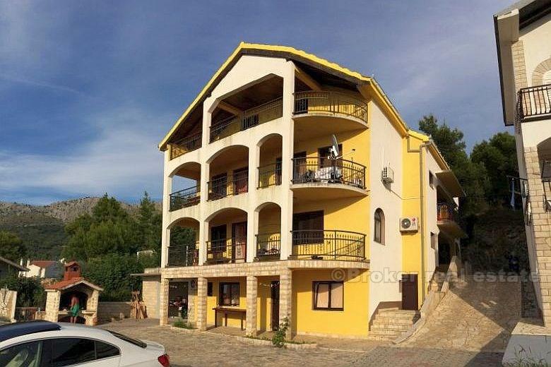 Samostojeća kuća u Podstrani, na prodaju