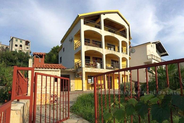 Samostojeća kuća u Podstrani, na prodaju
