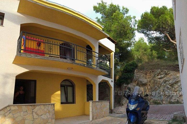 Samostojeća kuća u Podstrani, na prodaju