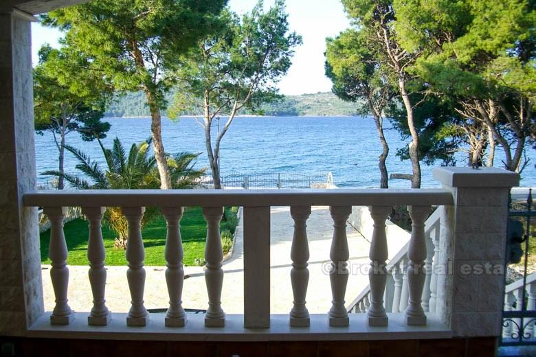 Hus / villa ligger i en liten romantisk sted, for salg