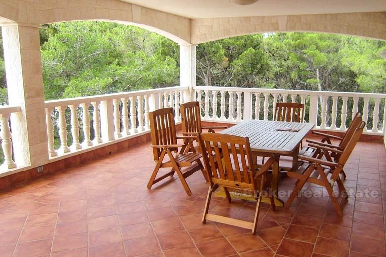 Hus / villa ligger i en liten romantisk plats, till försäljning