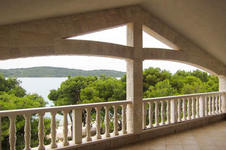 Hus / villa ligger i en liten romantisk sted, for salg