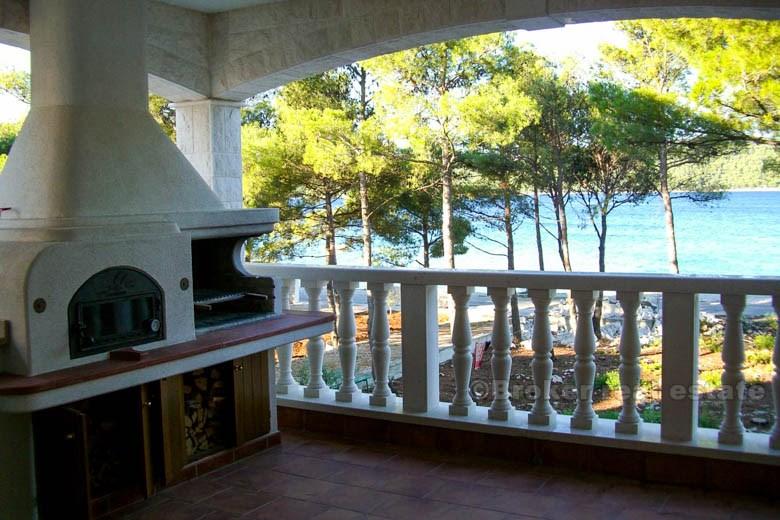 Hus / villa ligger i en liten romantisk sted, for salg