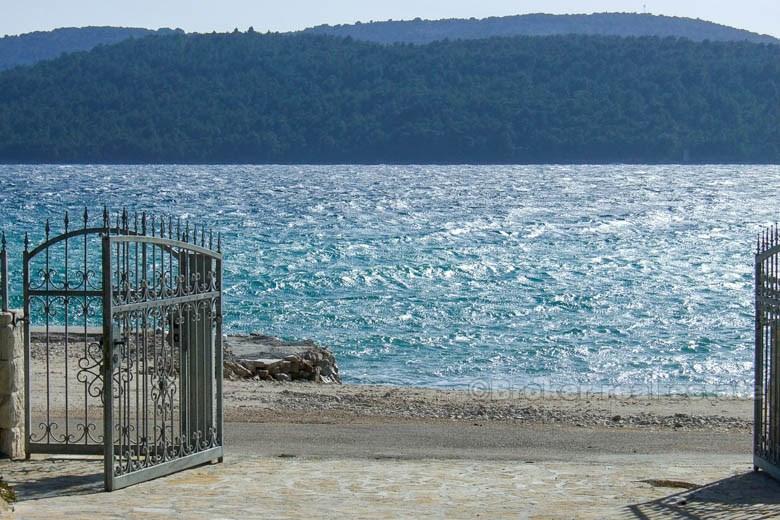 Kuća / vila nalazi se u malom romantičnom mjestu, na prodaju