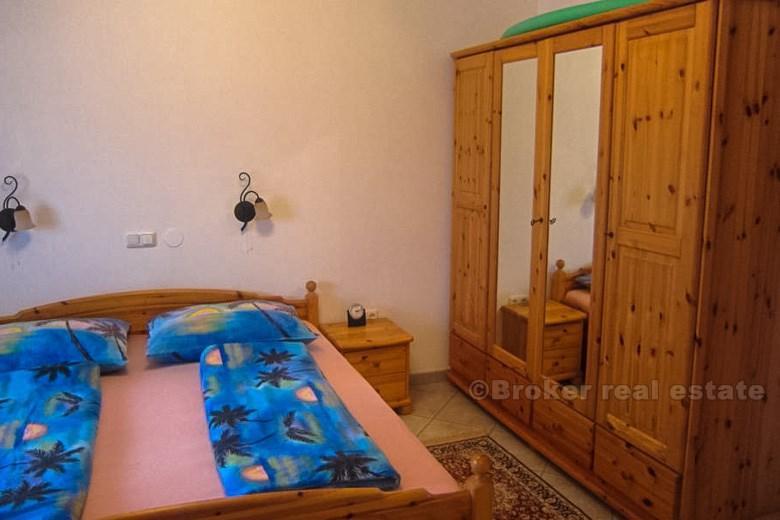 Kuća / vila nalazi se u malom romantičnom mjestu, na prodaju