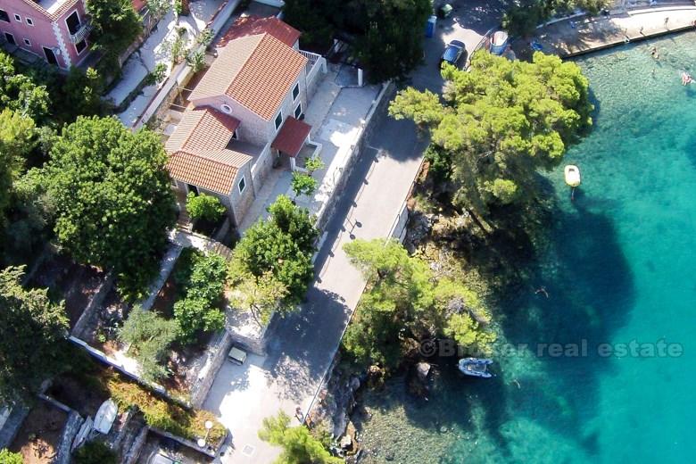 Renoverad villa i centrum av byn, till salu