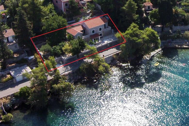 Renovated villa in the center of the village, for sale