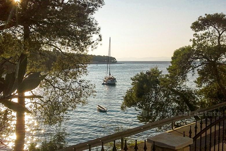 Renovated villa in the center of the village, for sale