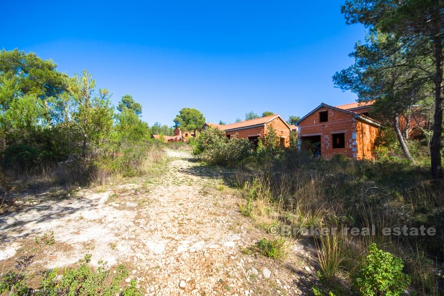 Hotel / Off plan, 17 nedokončených bungalovů na pozemku o rozloze 15 000 m2