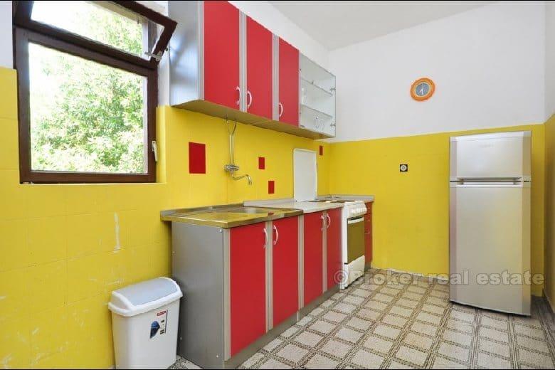 Komforna kuća, na prodaju