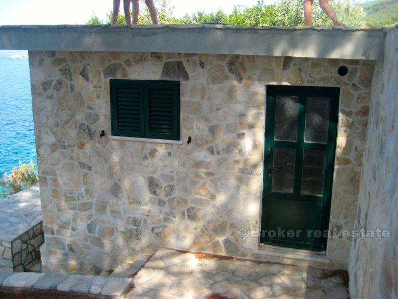 Hus ved sjøen, til salgs