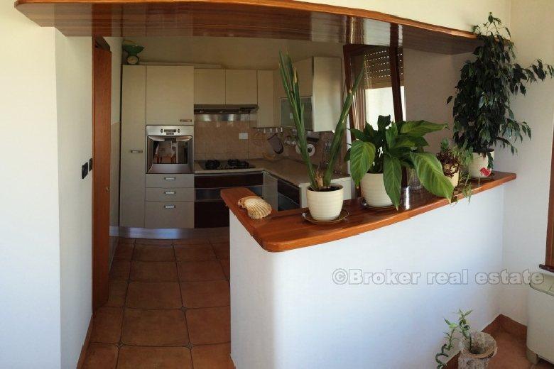 Appartement duplex à trois chambres, à vendre