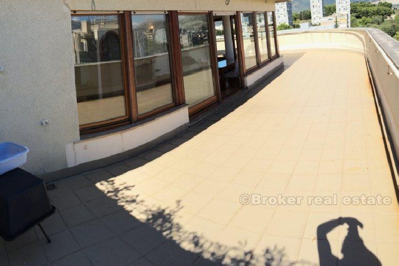 Appartement duplex à trois chambres, à vendre