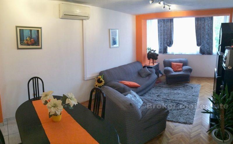 Teilweise renovierte Wohnung