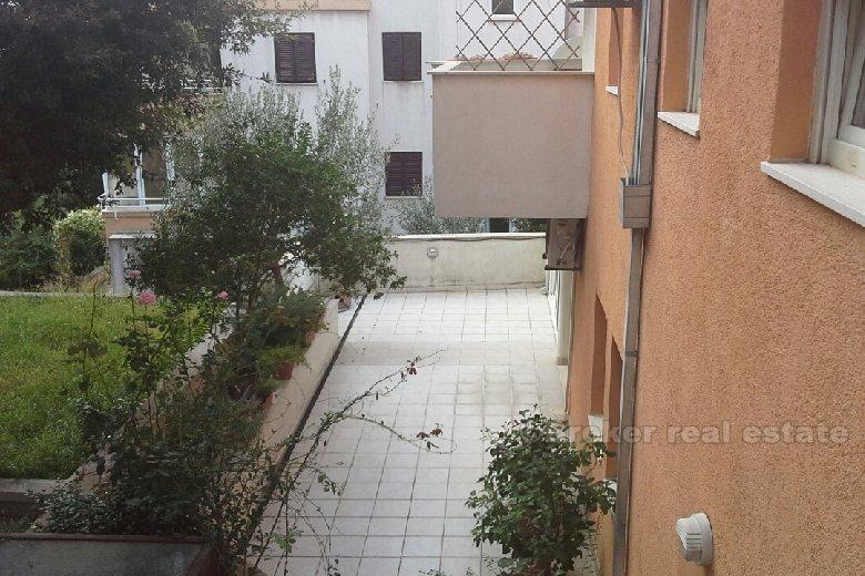 Apartament z dwiema sypialniami, Meje