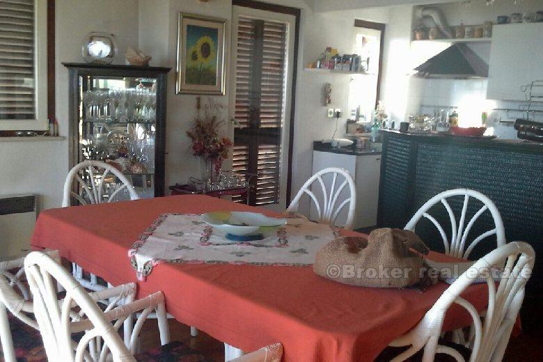 Duplex appartamento di 3 locali, in vendita