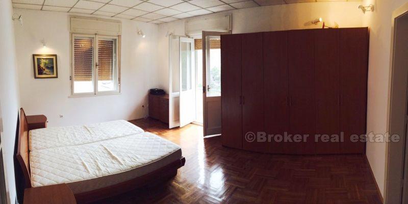 Trosoban stan u centru