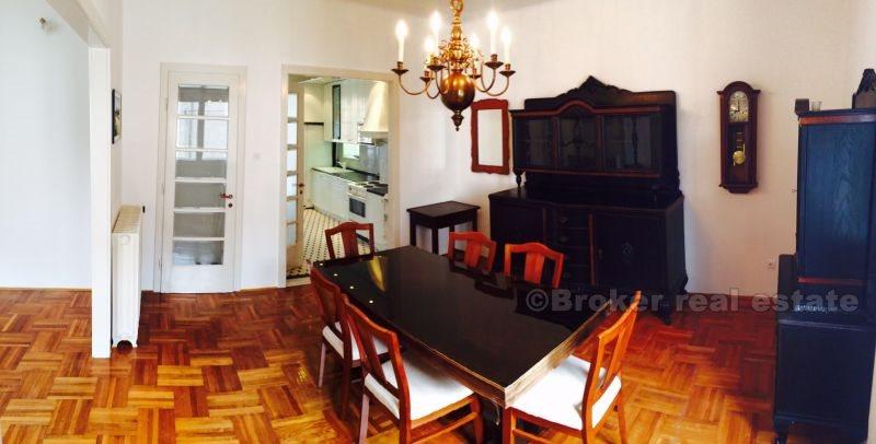 Tre roms leilighet i sentrum