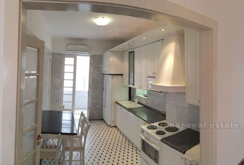 Trosoban stan u centru