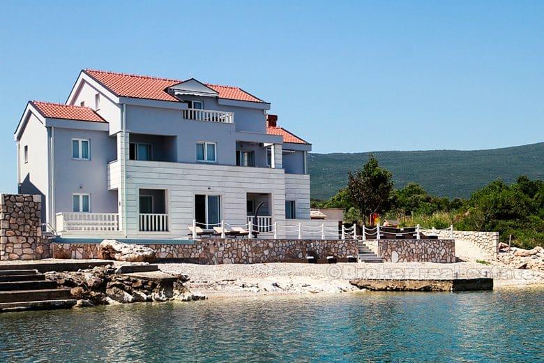 Villa vid havet, till salu