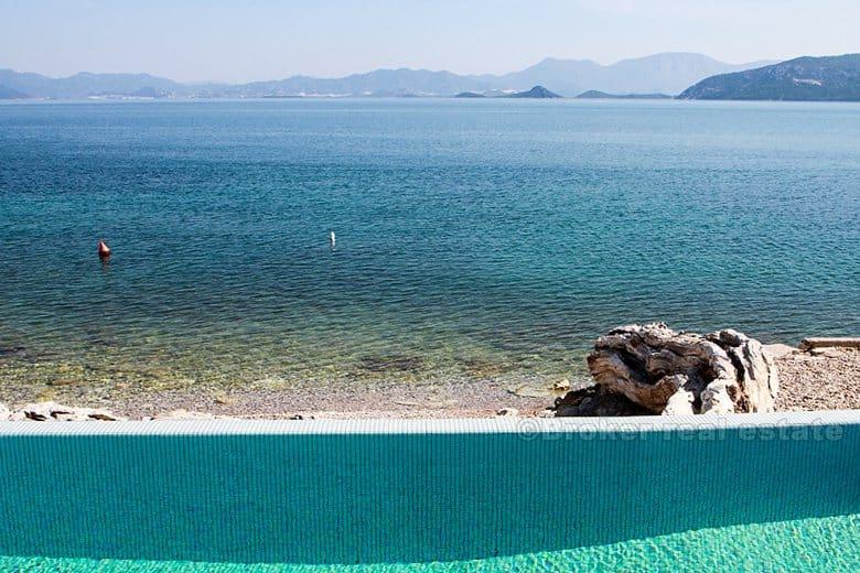 Villa par la mer, à vendre