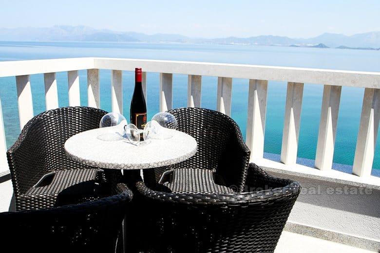 Villa vid havet, till salu