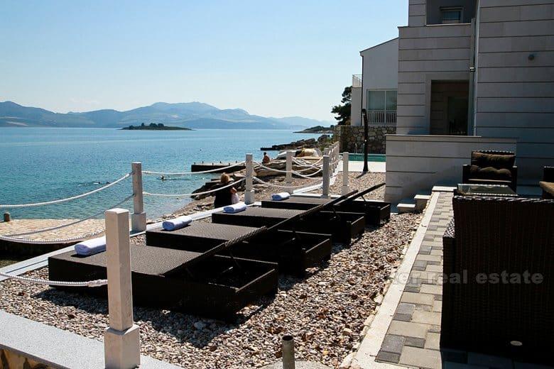Villa vid havet, till salu
