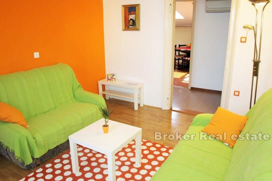 Appartement attique situé dans la vieille villa austro-hongroise