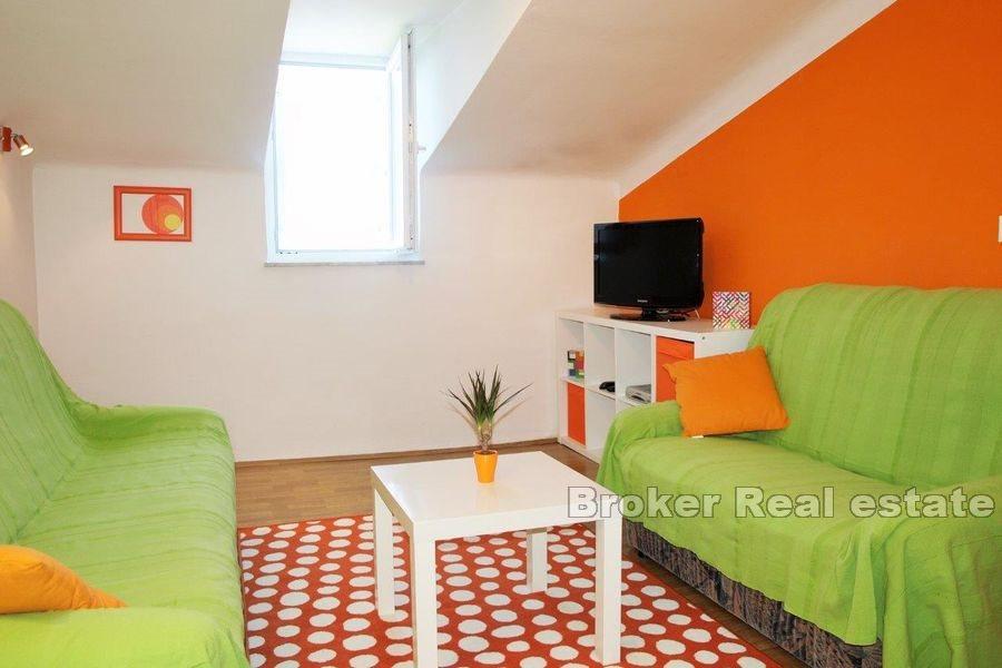 Appartement attique situé dans la vieille villa austro-hongroise