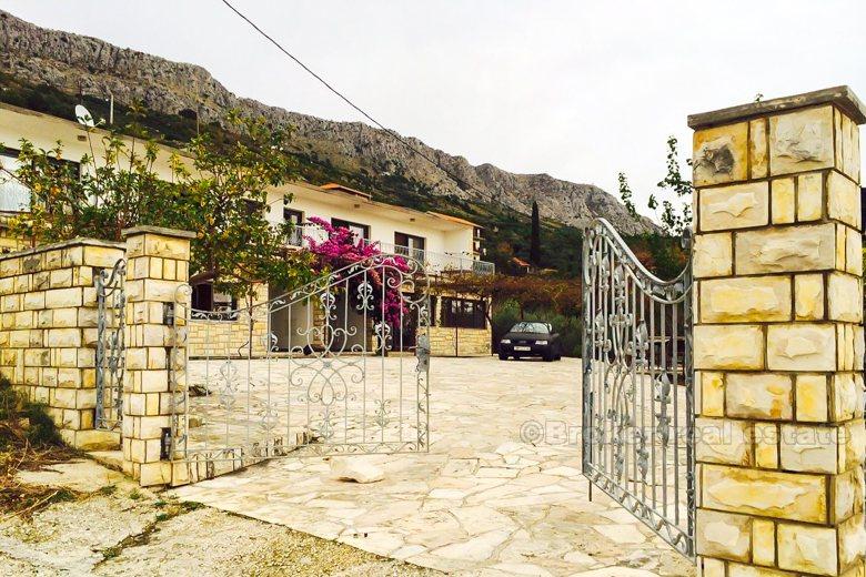 Dom jednorodzinny w małej wiosce