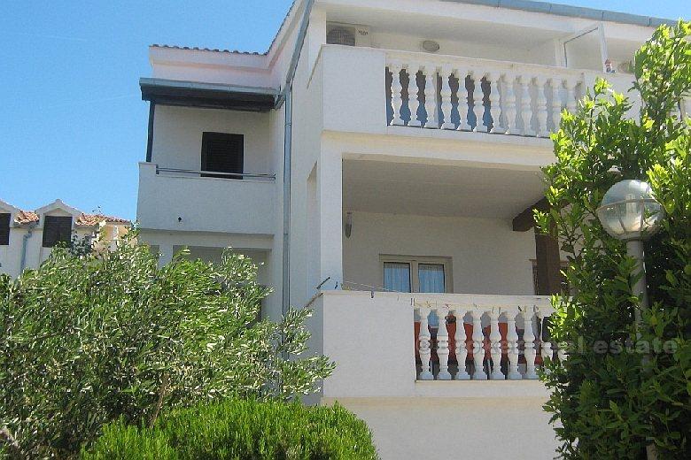 Maison deuxième rangée à la mer