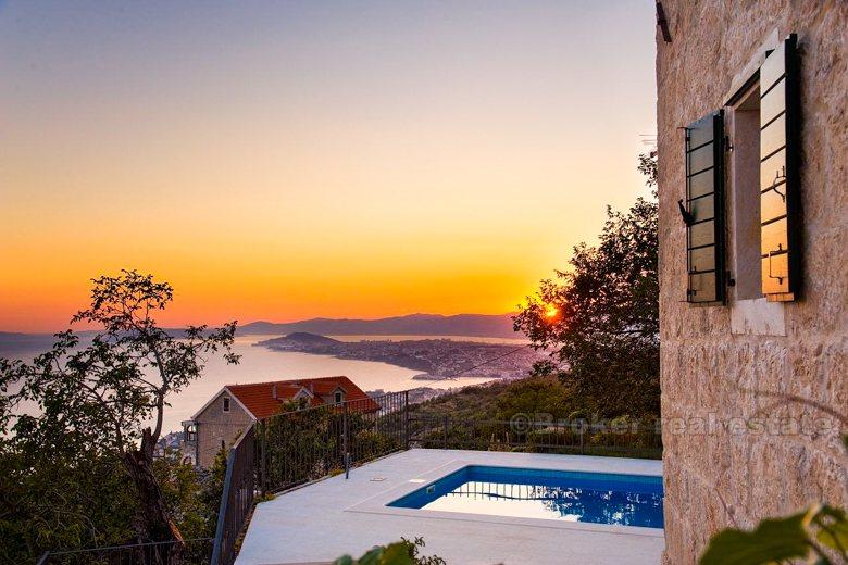 Villa with swimming pool, for rent