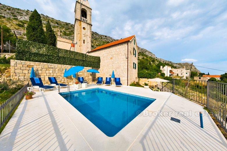 Villa mit Schwimmbad, zu vermieten
