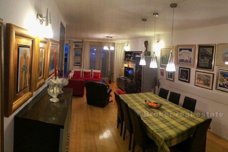 Современная двухкомнатная квартира