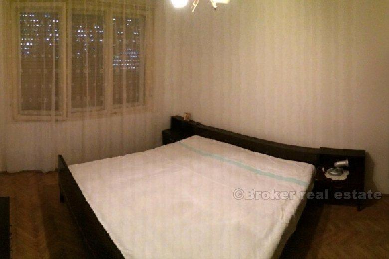 Lokve, Trosoban stan s vrtom, na prodaju