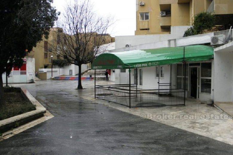 Bureau, un café, à vendre