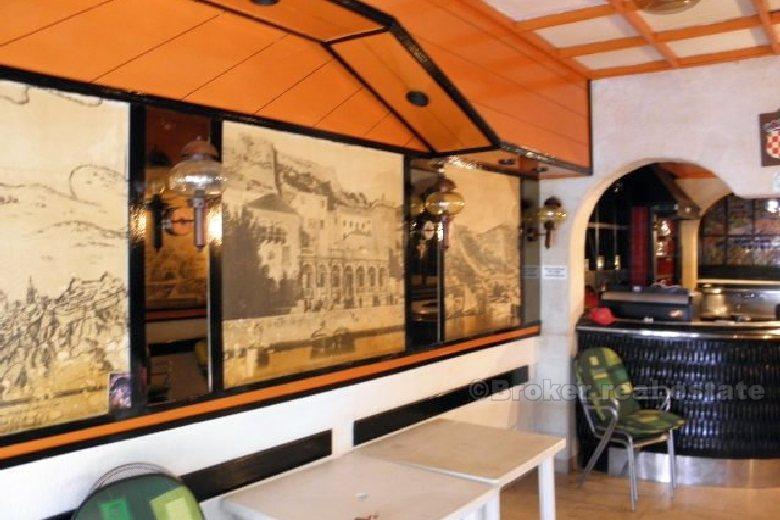 Bureau, un café, à vendre
