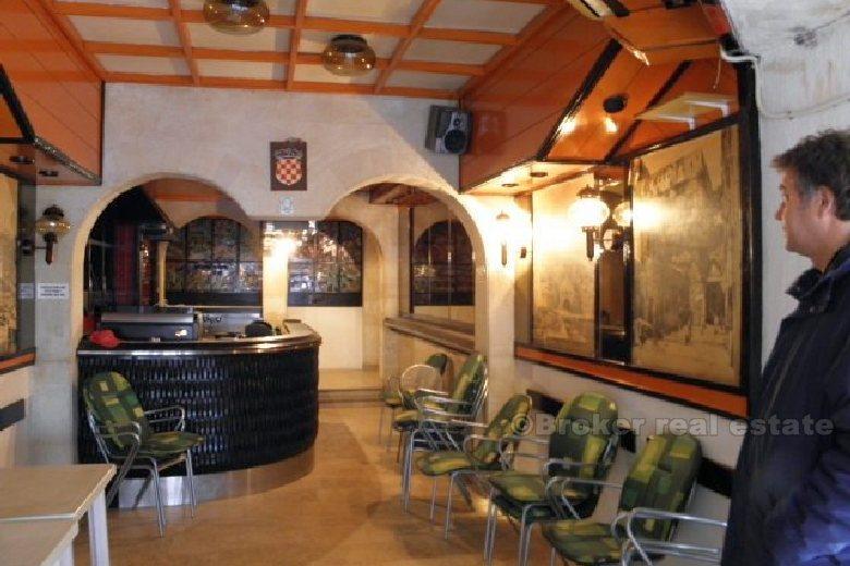 Bureau, un café, à vendre