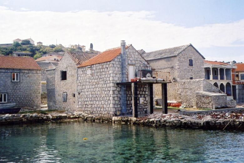 Stone house by the sea, for sale