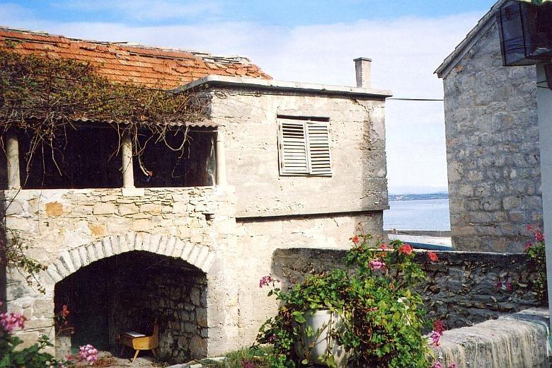 Casa in pietra in riva al mare, in vendita