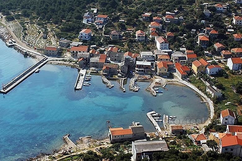Casa in pietra in riva al mare, in vendita