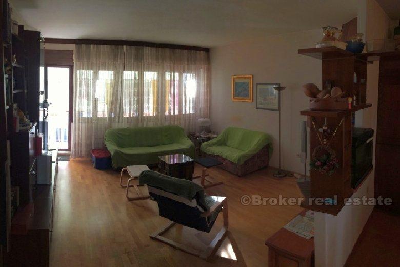 Confortable appartement de trois chambres