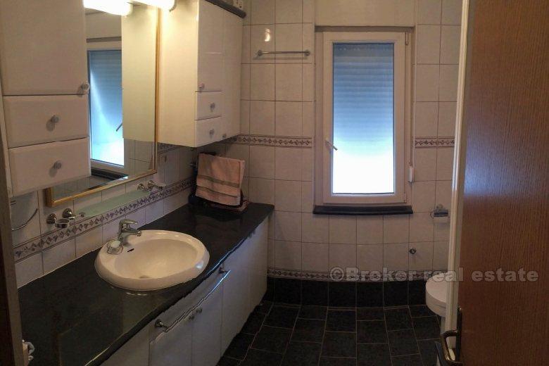 Confortable appartement de trois chambres