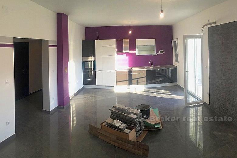 Casa bifamiliare, in vendita