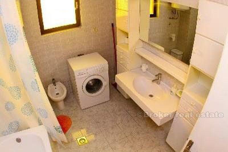 Nowoczesny dwupoziomowy apartament, na sprzedaż