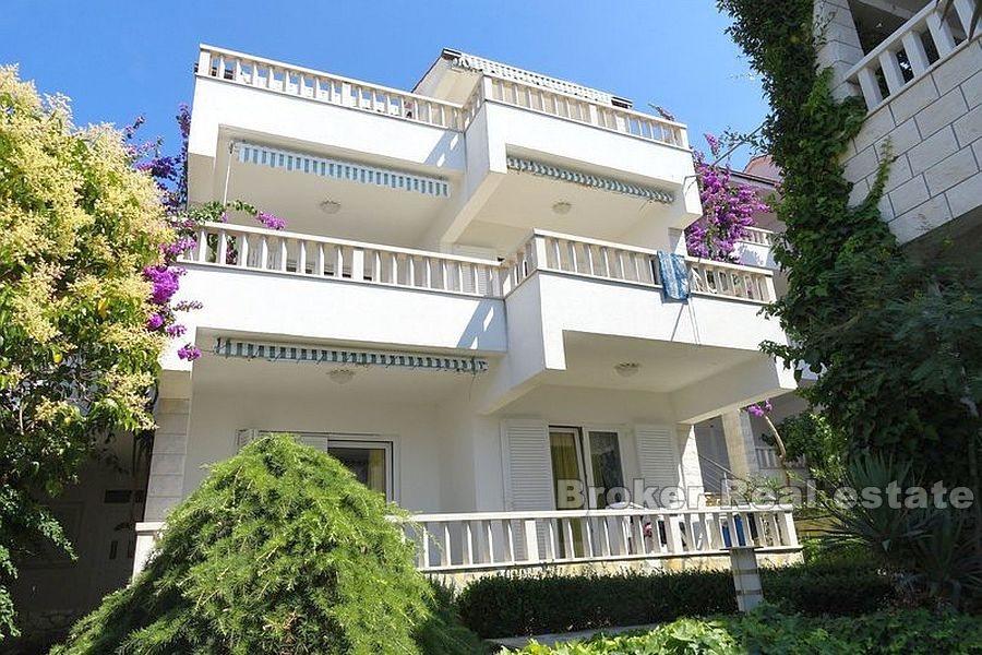 Aparthotel première rangée à la mer, à vendre