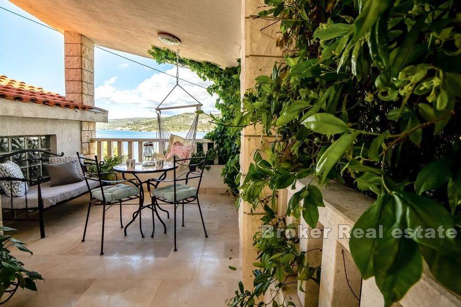 Aparthotel première rangée à la mer, à vendre