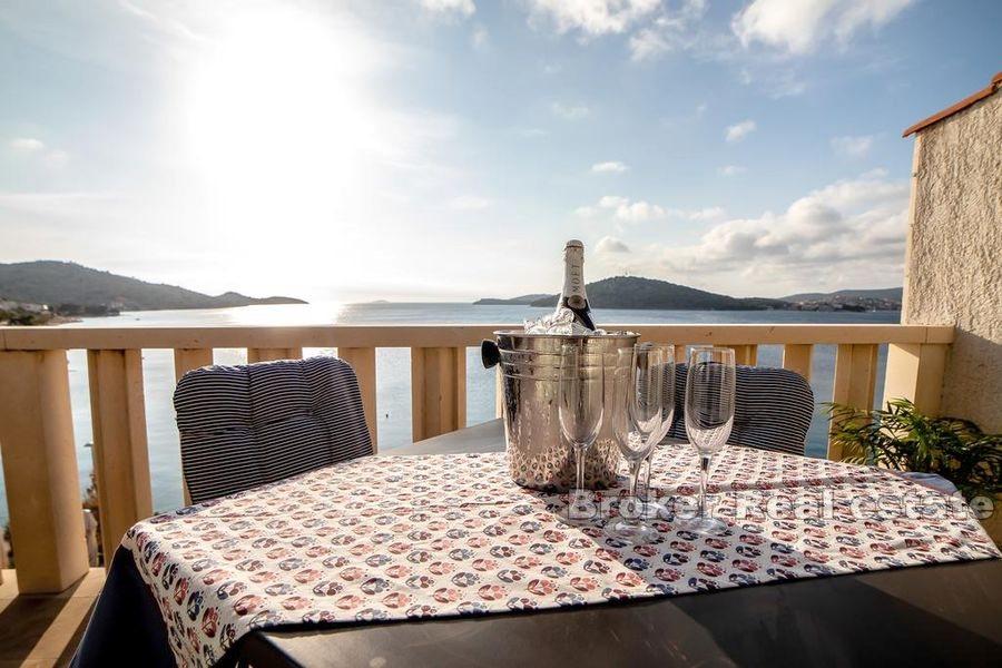 Aparthotel première rangée à la mer, à vendre