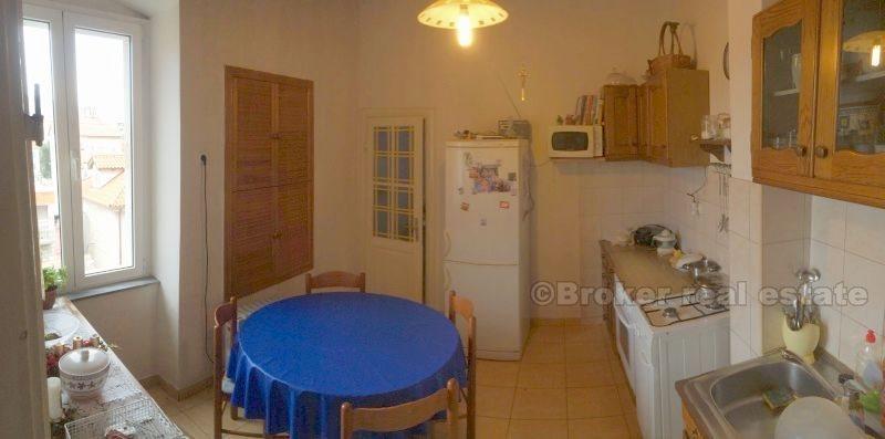 Čtyřpokojový apartmán v centru města