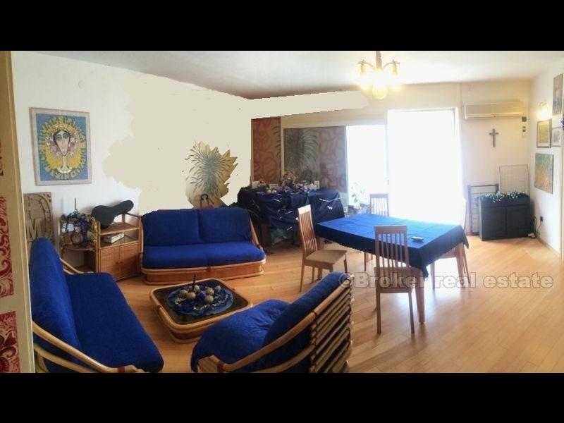 Apartament z czterema sypialniami w centrum miasta, na sprzedaż